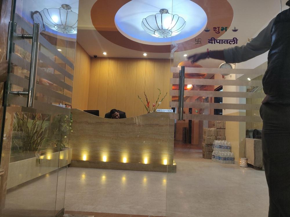 Hotel Apra Inn 뉴델리 외부 사진