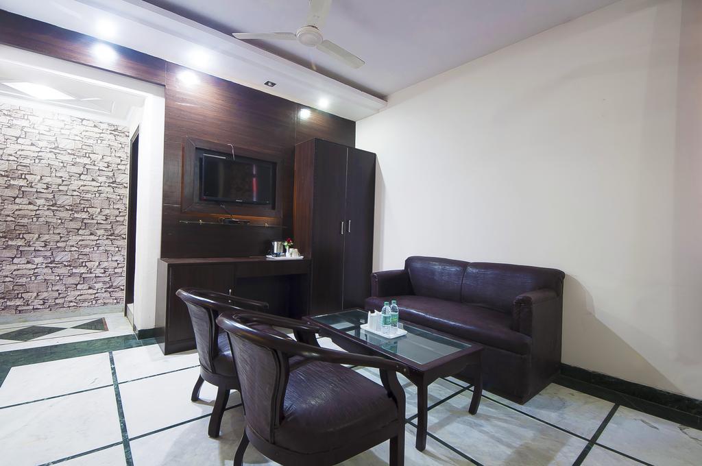 Hotel Apra Inn 뉴델리 외부 사진