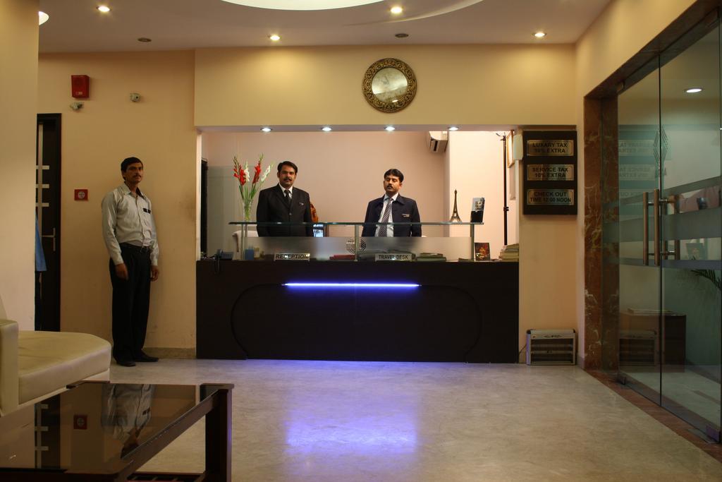 Hotel Apra Inn 뉴델리 외부 사진