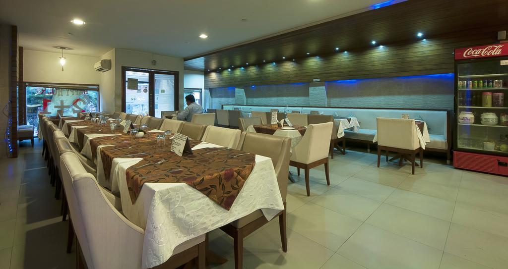 Hotel Apra Inn 뉴델리 외부 사진