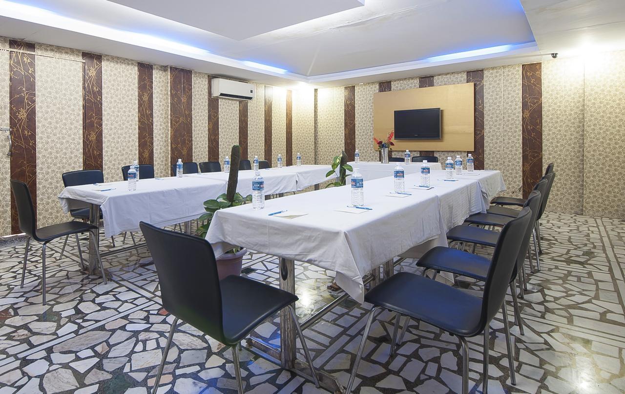 Hotel Apra Inn 뉴델리 외부 사진