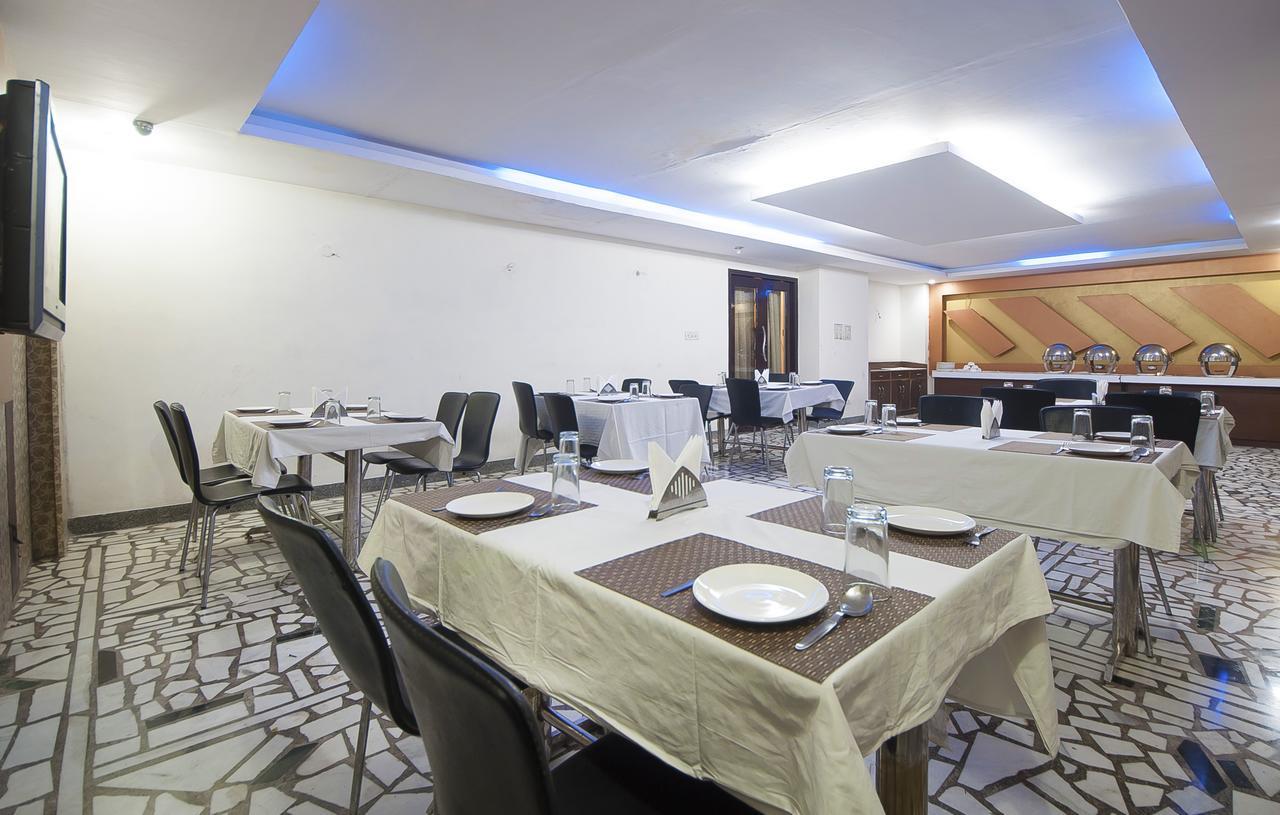 Hotel Apra Inn 뉴델리 외부 사진