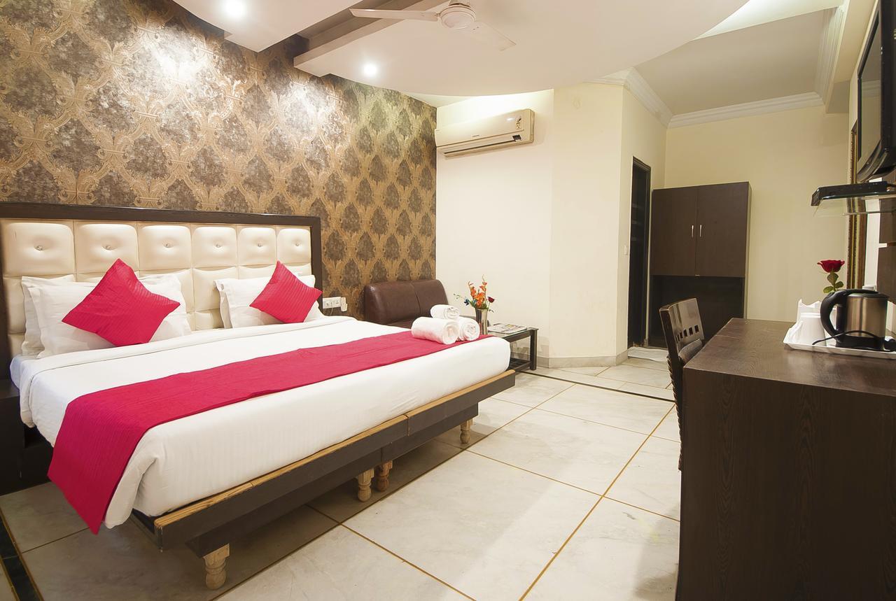 Hotel Apra Inn 뉴델리 외부 사진