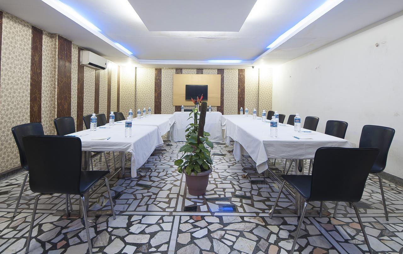 Hotel Apra Inn 뉴델리 외부 사진