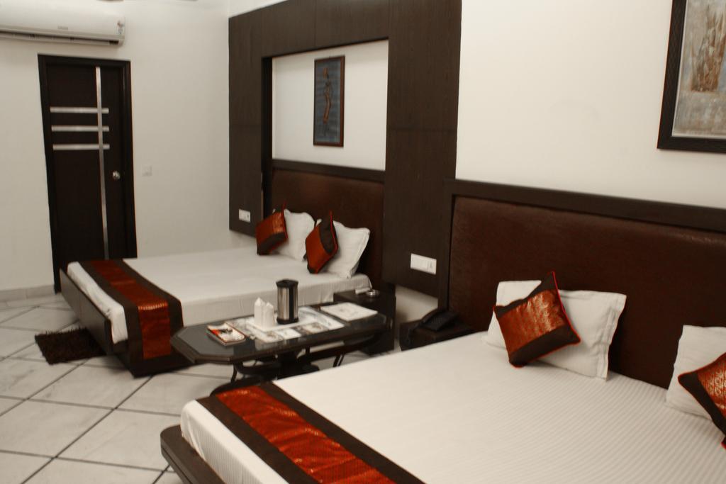 Hotel Apra Inn 뉴델리 외부 사진