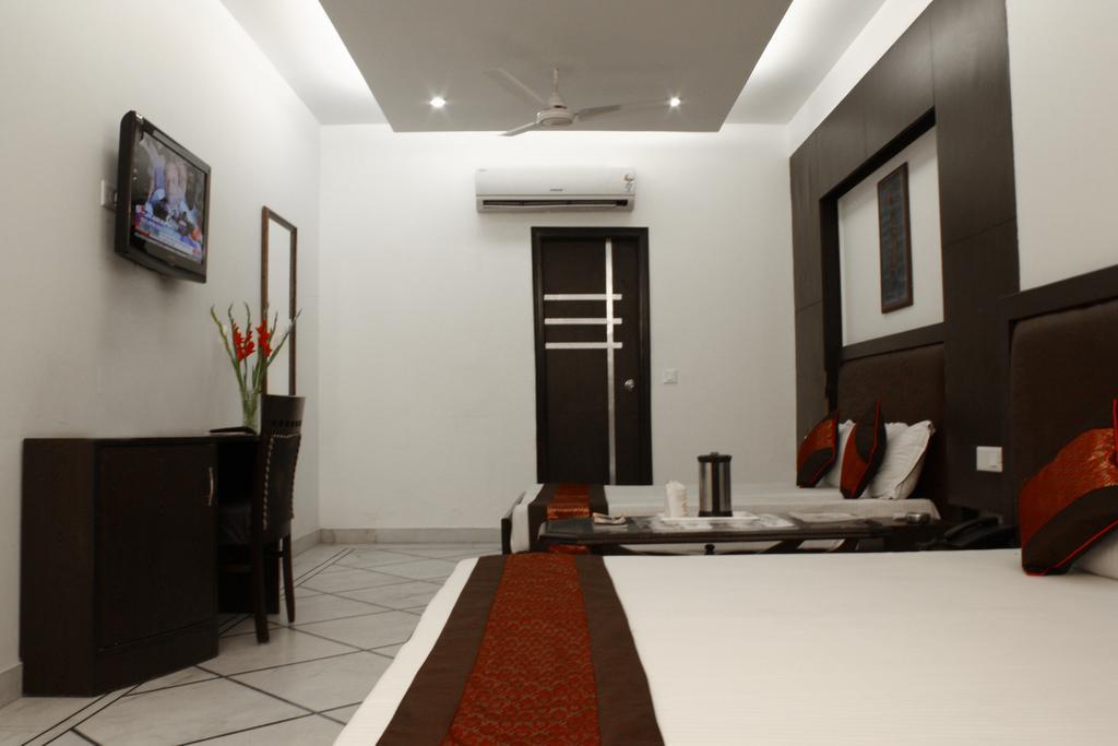 Hotel Apra Inn 뉴델리 외부 사진