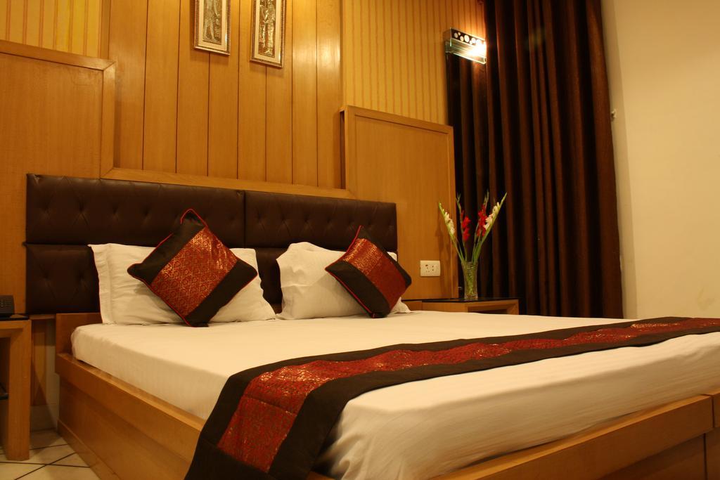Hotel Apra Inn 뉴델리 외부 사진